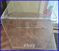 5 Piece Set Of Vintage Lucite Clear Acrylic U Cubes Riser Retail Store Display