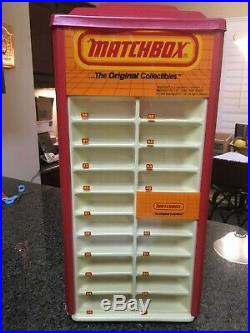 Rare vintage 1984 Matchbox Rotating Store Counter Display. 80 cars