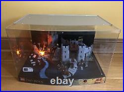 ULTRA RARELego LOTR 9474 The Battle of Helms Deep Store Display EXCL. CNDTN