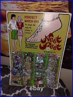 VINTAGE 1960s VI STARNS INC NEET FEET JEWELRY 36 PC FULL CARDBOARD STORE DISPLAY