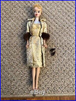 Vintage Barbie #3 Store Display Doll withUpdo. BLUE Eyeliner