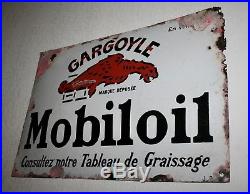 Vintage Garage Plaque Email Mobiloil Gargouyle Bombé Relief